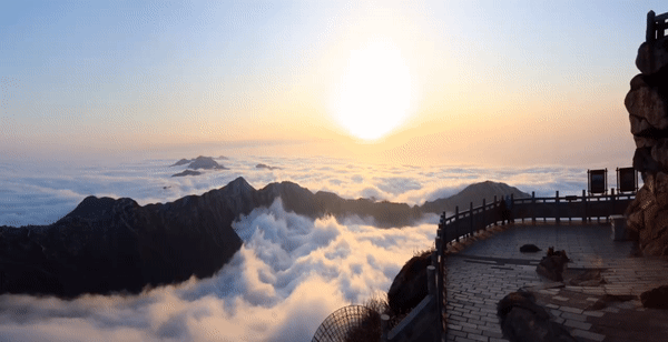 祝融峰云海南岳衡山保护区▲祝融峰乃衡山最高峰,海拔1300.