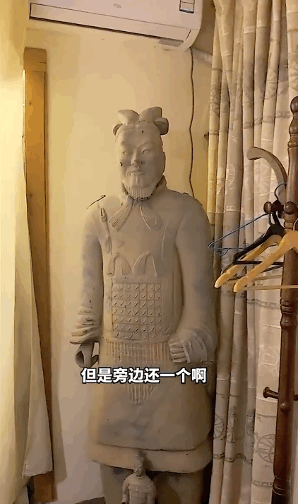 环视房间一周,小编想问上一句,这是得多少天没合过眼的人,才能在这样