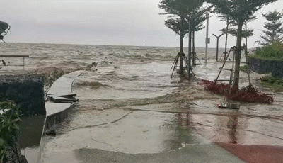 近5年最强台风圆规逼近海口多处出现海水倒灌