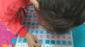 让孩子在玩中学数学理解数字的概念和逻辑比死记硬背更重要