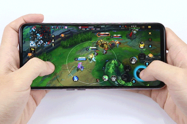 (从左到右:iphone12,oppo k9s)对比60hz的iphone12,在慢动作下,120hz