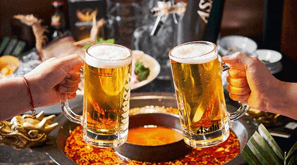 吃着热腾腾的火锅,再配上一扎冰啤酒,神仙生活,不过如此!