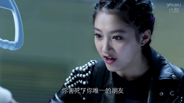 演技方面别说一骑绝尘,有时候甚至连及格线都不如,但关晓彤总是能