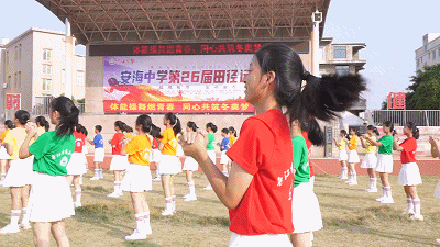 安海中学在10月11日接收到福建省舞蹈家协会的邀请,选拔了120名学生