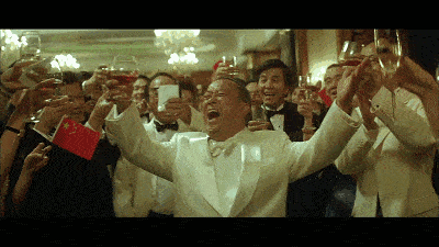 河北人喝酒讲究排场,两个人喝不过瘾,非得三五成群,酒桌人越多越高兴