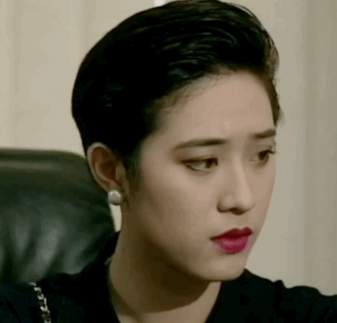 不过我私心比较喜欢短发的陈法蓉,冷艳高贵,干净利落妥妥的短发女神!