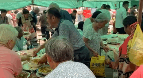 农村吃大席的快乐城里人永远体会不到