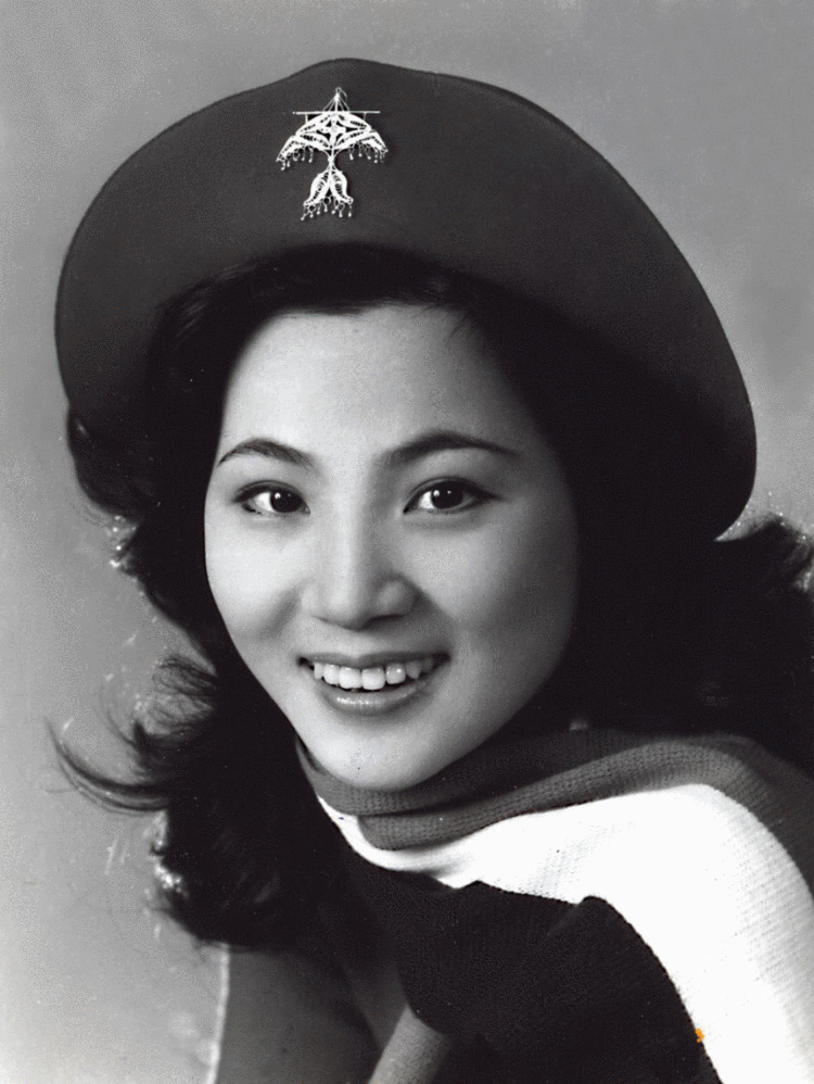 因《牧羊曲》一夜成名,高开低走的郑绪岚,命运跟她开