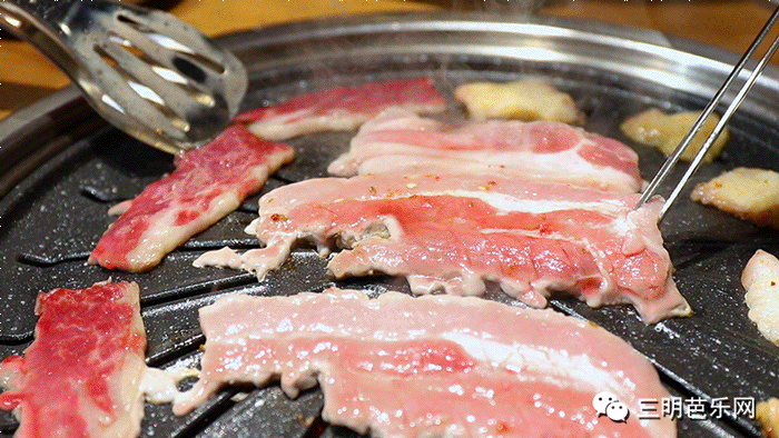 吃顿烤肉还能收获一组美美的照片,值了!
