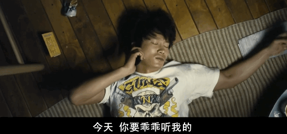 她背过身去,三天后自己出了院.
