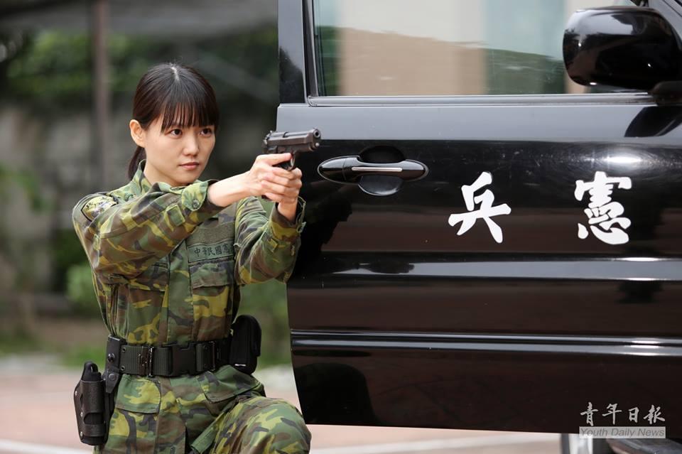 台军形象月历亮相 女军官抢镜_腾讯军事
