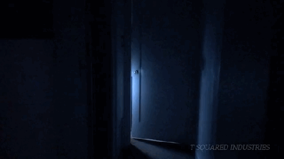 这个手套指尖能发射LED光源 简直比钢铁侠还帅