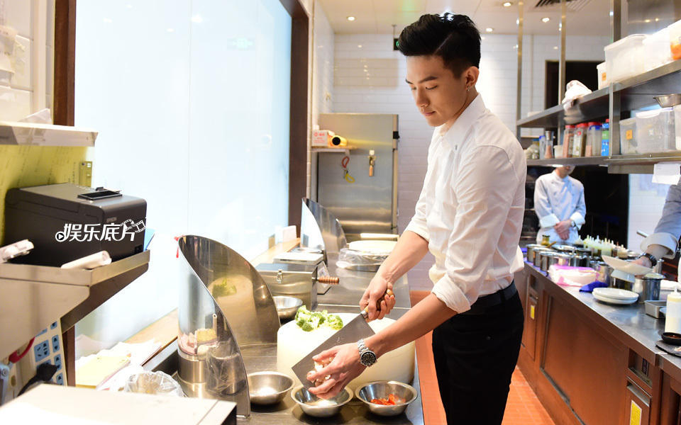 他是黄晓明旗下艺人,被称草食系美男