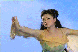 蒋欣便连续参演了《欢天喜地七仙女》,《聊斋志异之小翠》;在《天龙