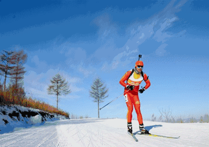 实际上,冬季两项就是越野滑雪(cross-country skiing)加上射击( rifle