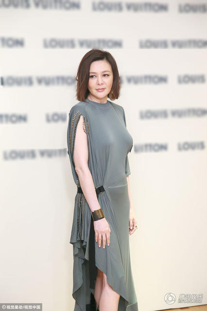 54岁关之琳性感现身 身材有些不可描述(组图)