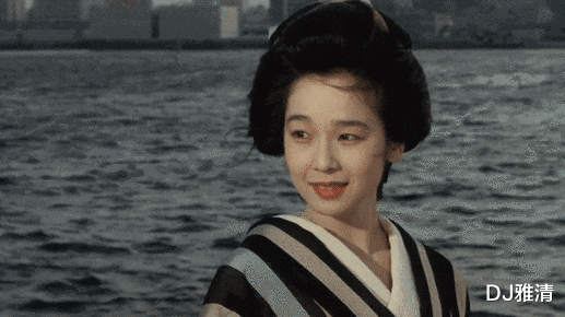 当年他们的结合,曾引起巨大轰动.这些年田中裕子也一直都在坚持演戏.