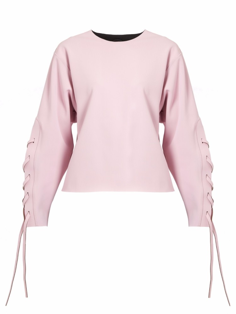 流量们小花们能在机场穿点凡人的衣服吗？能！