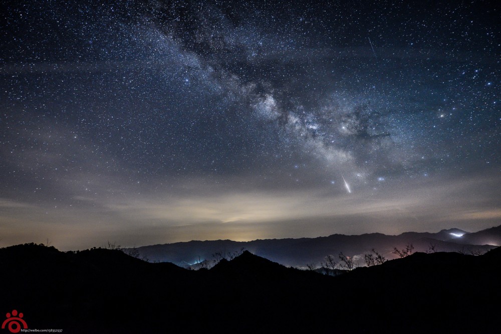 晚安星空!天琴座流星雨如期而至 摄影师记录震撼画面