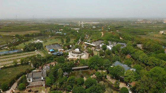 紫薇都市田园景区坐落于武汉市新洲区仓埠古镇紫薇岭,是国内首家将