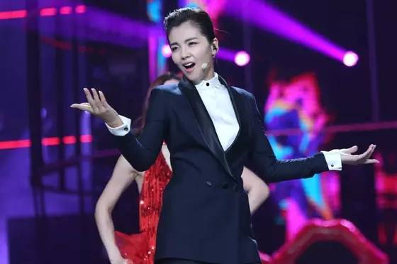 刘涛陈妍希 最近换了哪件衣服变得这么时髦?