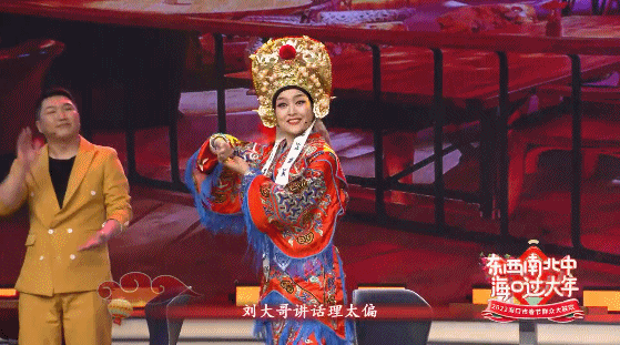 在春晚舞台上吃"团圆饭,他们这样温情过大年