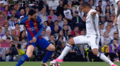 gif-梅西遭肘击血染赛场 皇马铁腰破门梅西扳平