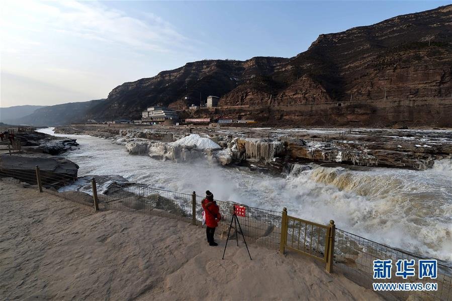 黄河壶口瀑布现流凌冰挂奇特景观