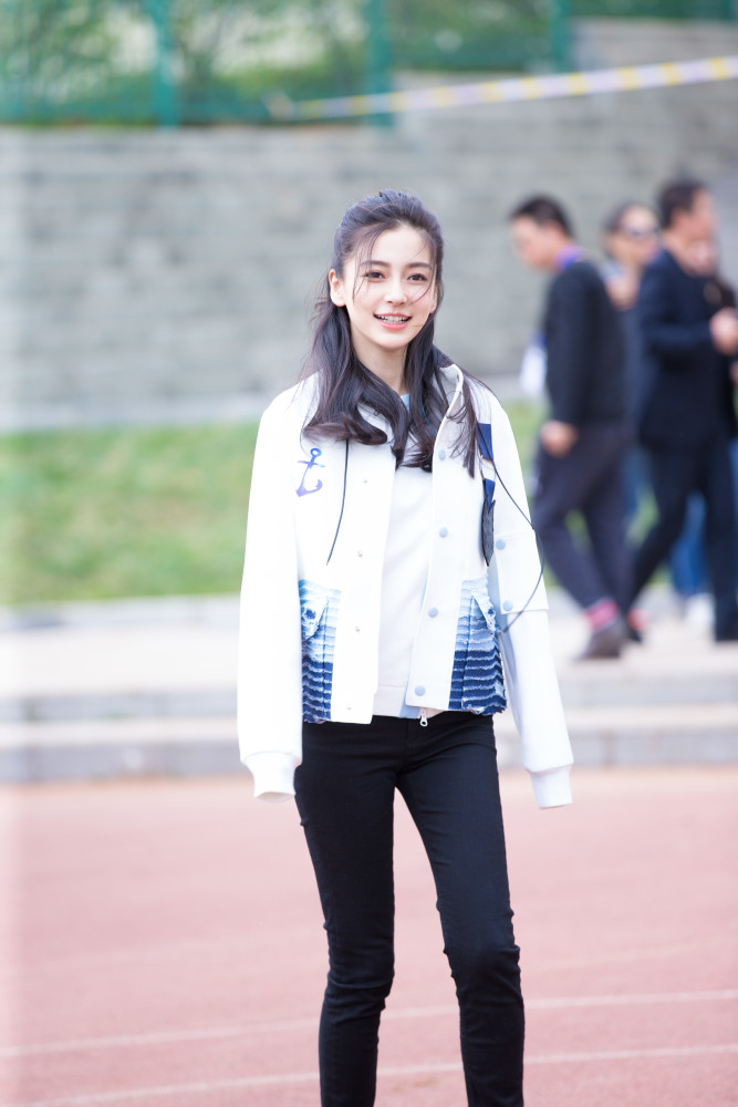 Angelababy开跑了！生了娃还是少女模样(组图)