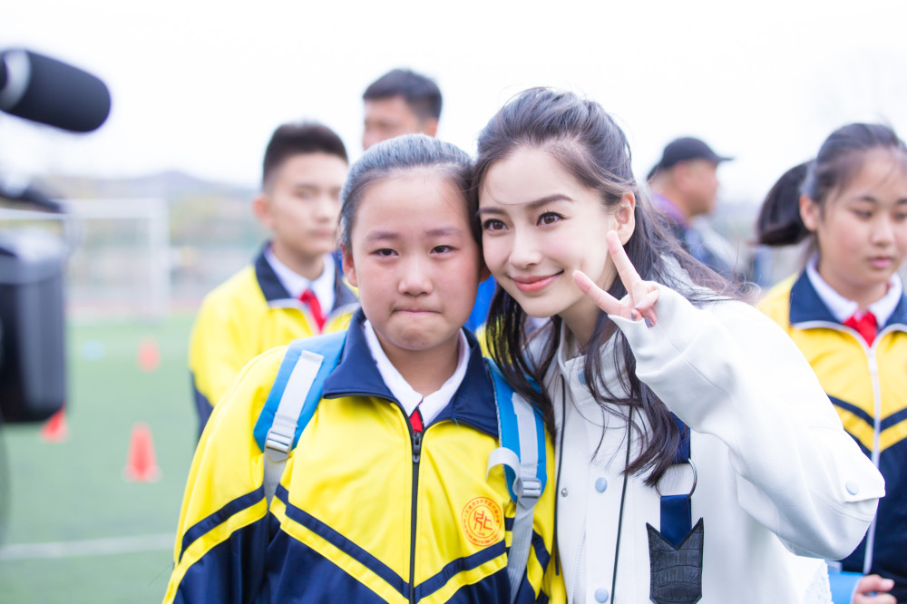 Angelababy开跑了！生了娃还是少女模样(组图)