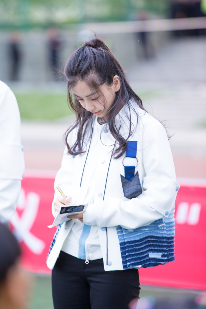 Angelababy开跑了！生了娃还是少女模样(组图)