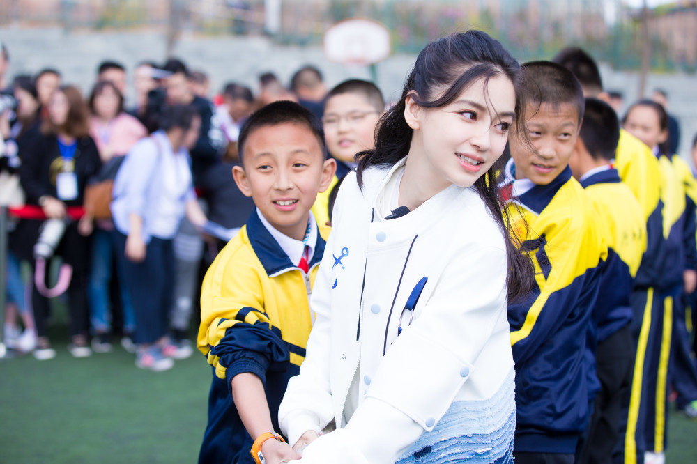 Angelababy开跑了！生了娃还是少女模样(组图)