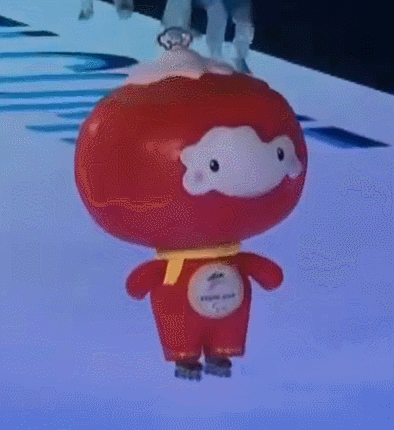 踩着轮滑鞋溜来溜去雪容融全场最忙开工第一天你的小可爱雪容融上线了
