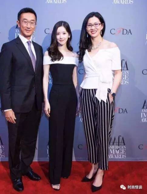 曾将香奈儿穿成地摊货，如今时髦开挂获点赞，章泽天的逆袭！