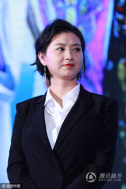 “眉庄小主”野蛮生长 脸蛋发福明显(组图)