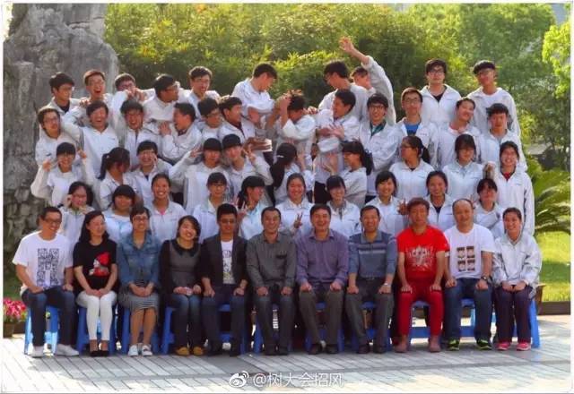 “回到小时候，告诉爸妈多买几套房”(组图)