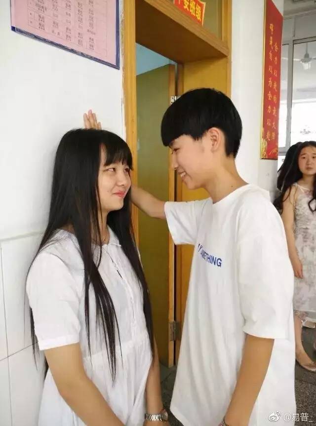 “回到小时候，告诉爸妈多买几套房”(组图)