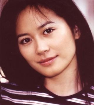 她是绯闻“绝缘体” 46岁仍美若当年(组图)