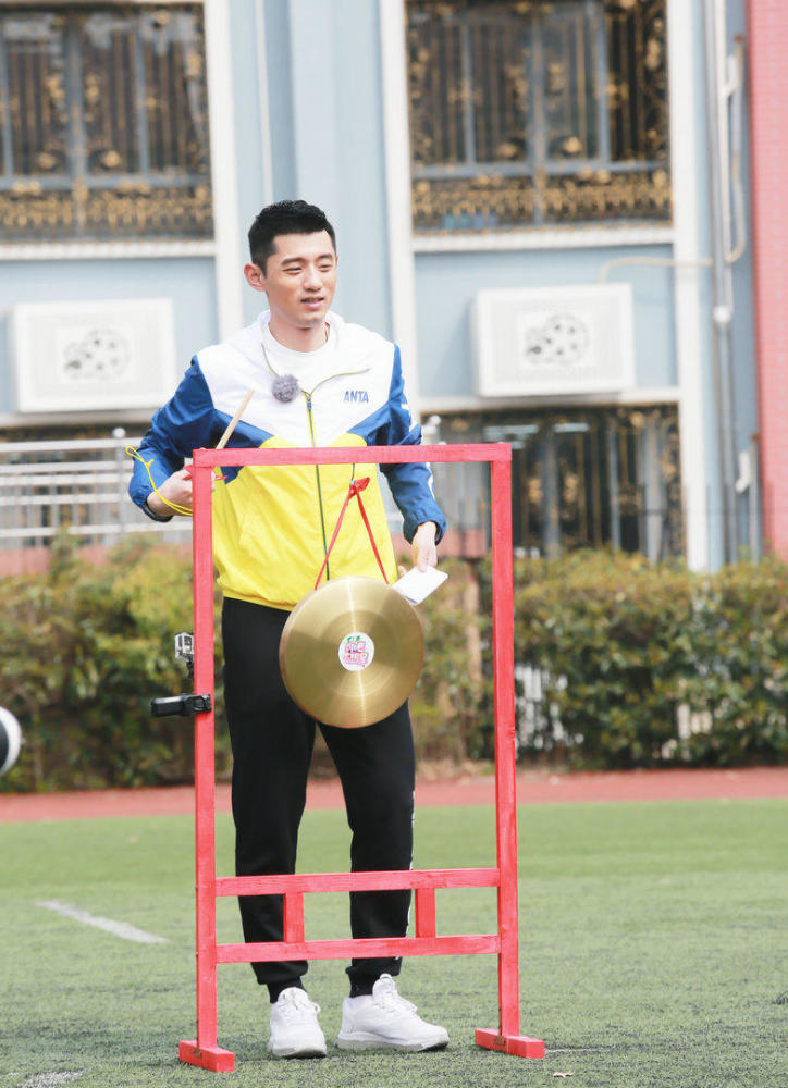 张继科录综艺回归校园 卖萌耍帅很欢乐_腾讯网