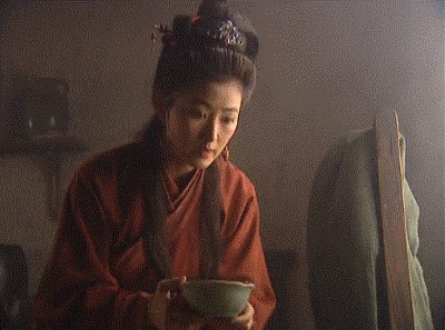 我第一反应就是《水浒传》里潘金莲的那句台词:大郎,起来喝药了.