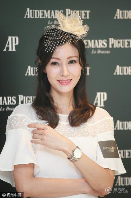 46岁李嘉欣容颜未老 戴头纱显气质（图） - 2