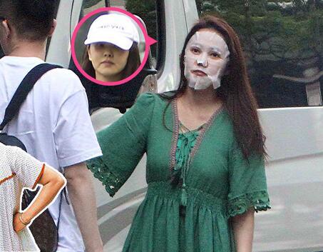 伊能静踩人字拖敷面膜上街 这画面一言难尽(组图)