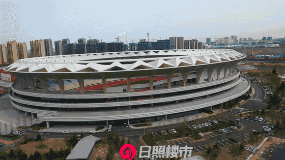 4月30日,第25届山东省运动会主场馆——日照奎山体育中心,其正中央的