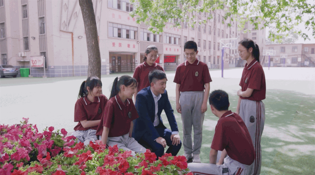 开封求实中学张建平校长送出惊喜毕业礼!