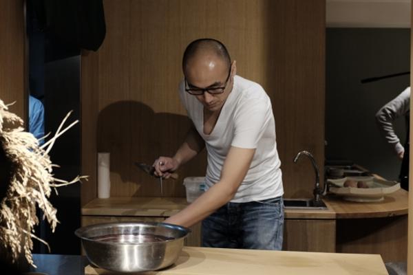 冯唐跨界当大厦挑战炸油条_腾讯v大厦辽宁附近厨子美食图片