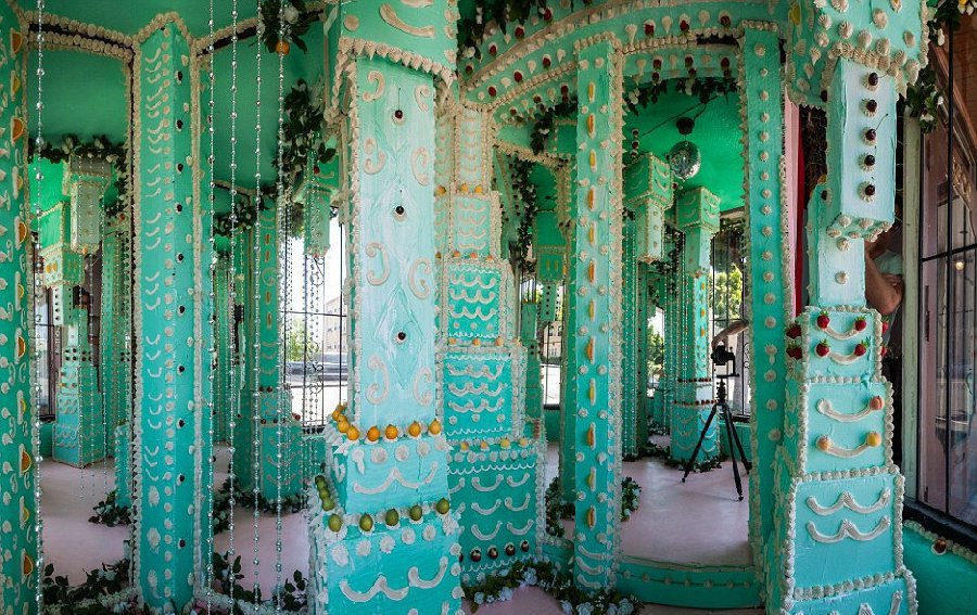 美国艺术家用蛋糕搭起700平米的房子