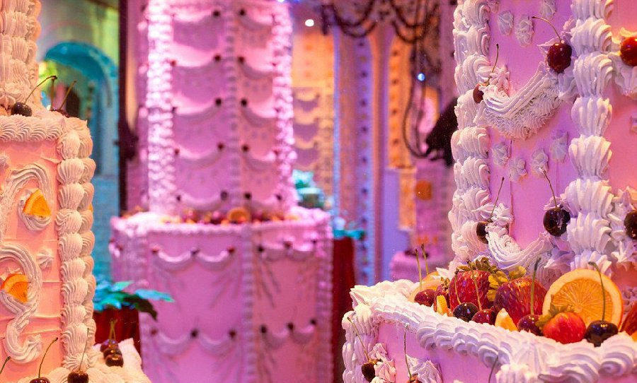 美国艺术家用蛋糕搭起700平米的房子_腾讯网