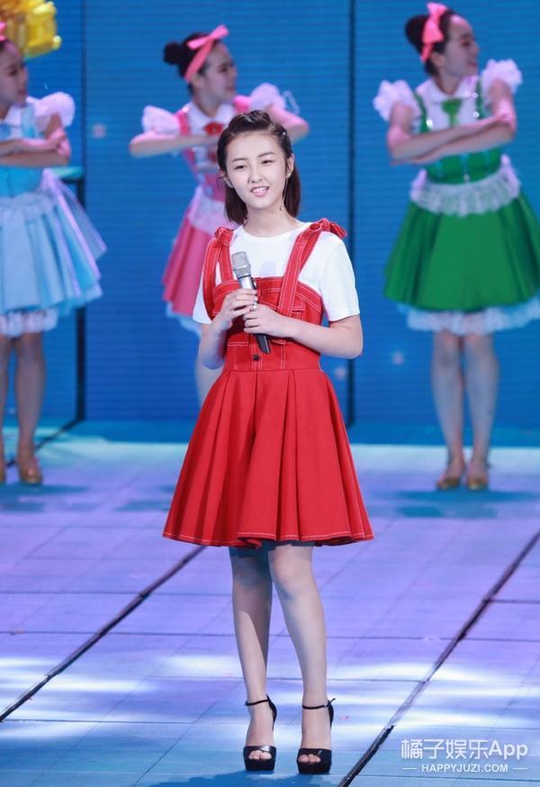 关晓彤、张雪迎和张子枫,小花旦都穿上了青春