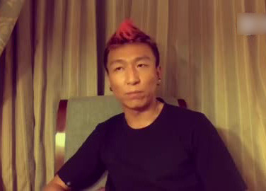 陈羽凡酒后吐真言曝“离婚隐情” 挥杆砸车泄愤 - 1