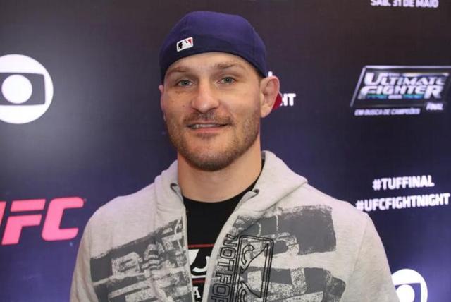 而克里夫兰人斯蒂普-米欧奇(stipemiocic)如果能在ufc211中击败多斯